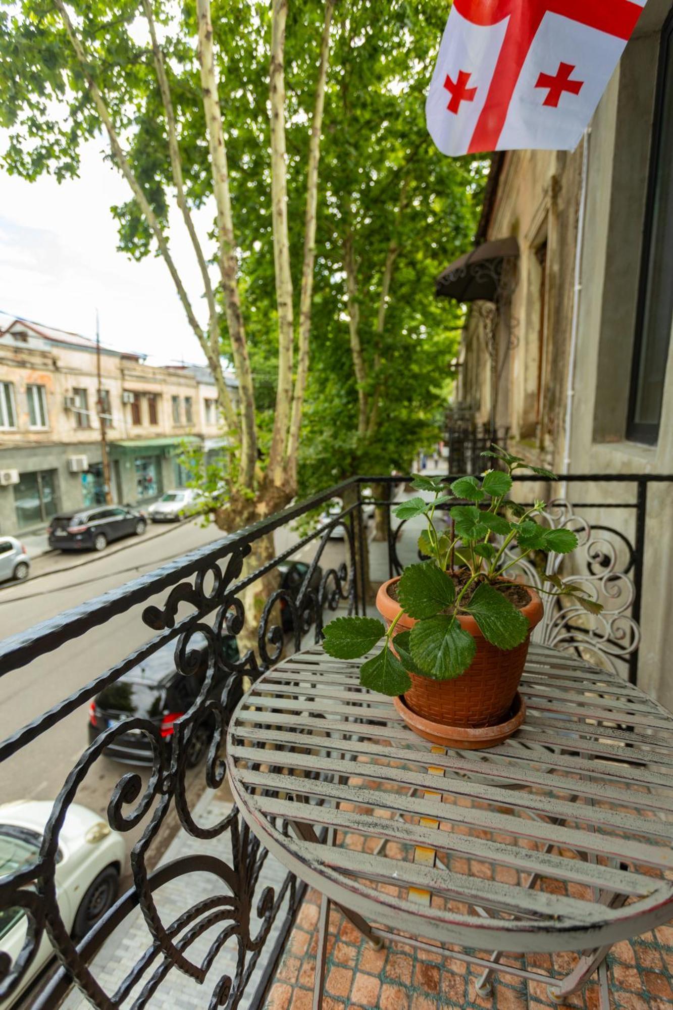 Mulberry Ბჟოლები Kutaisi Exterior foto