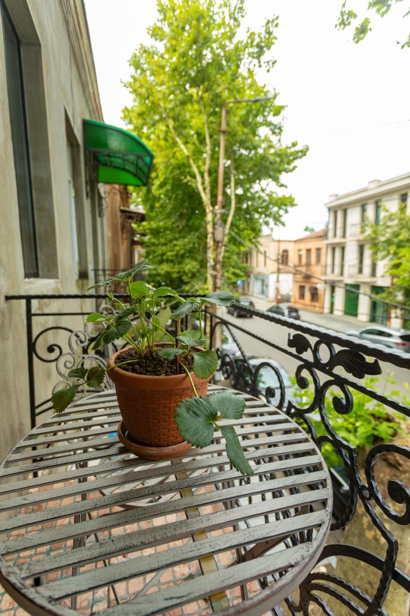 Mulberry Ბჟოლები Kutaisi Exterior foto