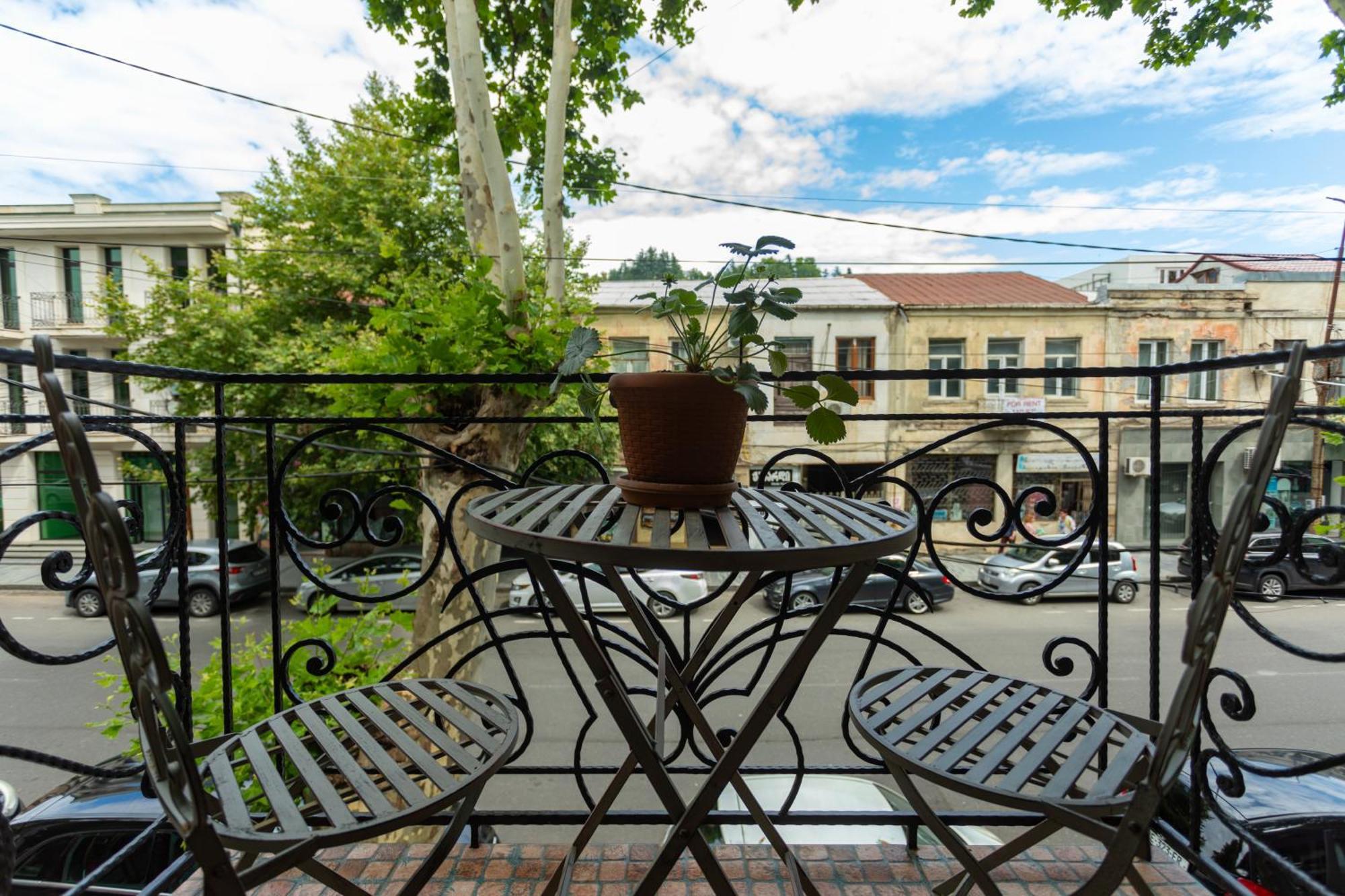 Mulberry Ბჟოლები Kutaisi Exterior foto